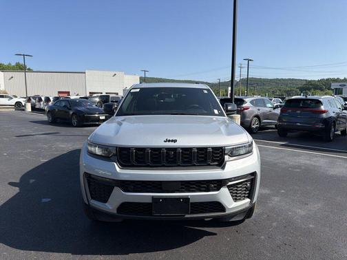 Silver Zynith 2026 Jeep Grand Cherokee L 85th Anniversary Edition 4x4