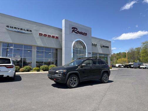 Diamond Black Crystal Pearlcoat 2021 Jeep Cherokee Trailhawk