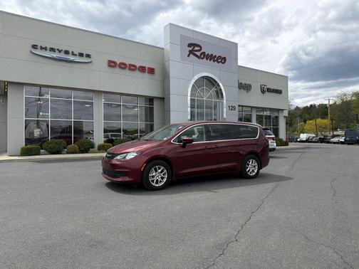 Velvet Red Pearlcoat 2023 Chrysler Voyager LX
