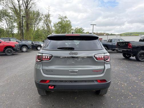 Sting-Gray Clearcoat 2024 Jeep Compass Trailhawk