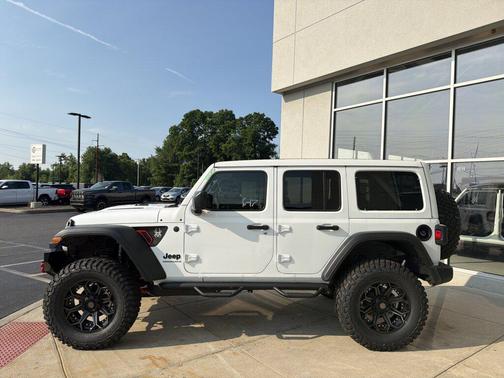 Bright White Clearcoat 2026 Jeep Wrangler Willys