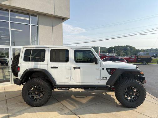 Bright White Clearcoat 2026 Jeep Wrangler Willys