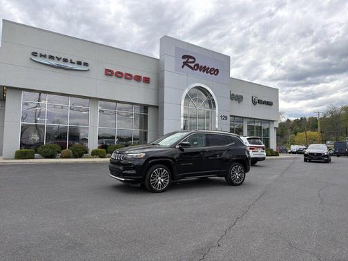 Diamond Black Crystal Pearlcoat 2022 Jeep Compass Limited