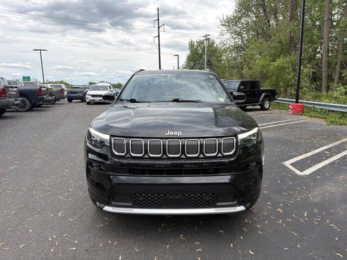 Diamond Black Crystal Pearlcoat 2022 Jeep Compass Limited