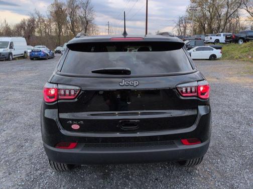 Diamond Black Crystal Pearlcoat 2026 Jeep Compass Limited
