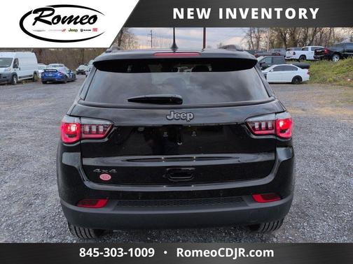 Diamond Black Crystal Pearlcoat 2026 Jeep Compass Limited