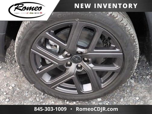 Diamond Black Crystal Pearlcoat 2026 Jeep Compass Limited