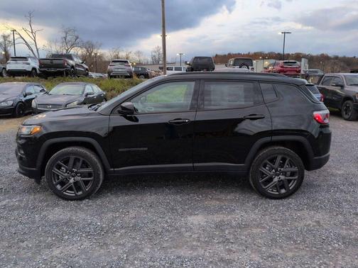 Diamond Black Crystal Pearlcoat 2026 Jeep Compass Limited