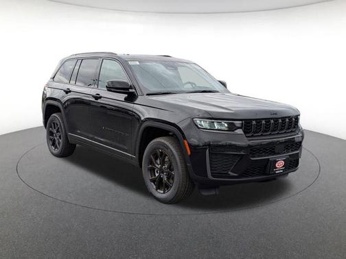 Diamond Black Crystal Pearlcoat 2026 Jeep Grand Cherokee Altitude