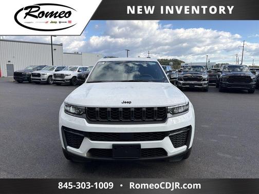 Bright White Clearcoat 2027 Jeep Grand Cherokee Altitude