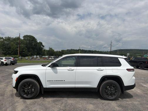 Bright White Clearcoat 2026 Jeep Grand Cherokee L Altitude