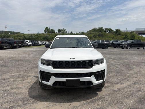 Bright White Clearcoat 2026 Jeep Grand Cherokee L Altitude
