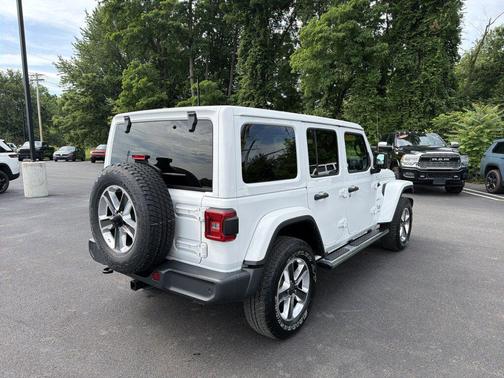 Bright White Clearcoat 2019 Jeep Wrangler Unlimited Sahara