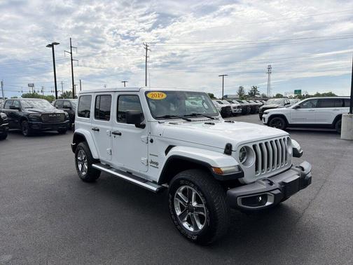 Bright White Clearcoat 2019 Jeep Wrangler Unlimited Sahara