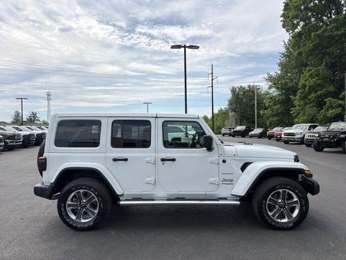 Bright White Clearcoat 2019 Jeep Wrangler Unlimited Sahara