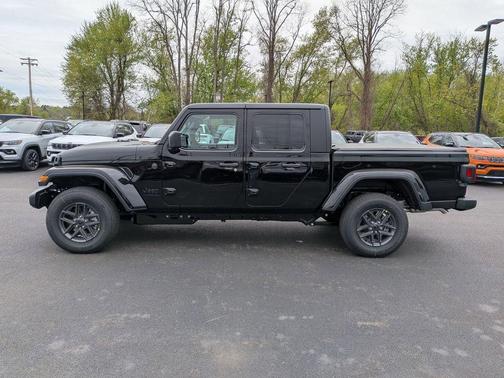 Black Clearcoat 2026 Jeep Gladiator Sport S