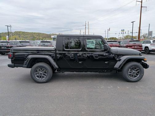 Black Clearcoat 2026 Jeep Gladiator Sport S