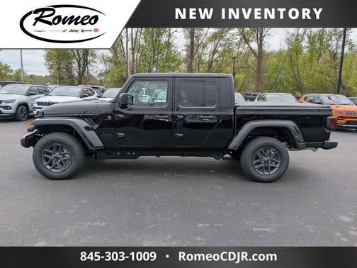 Black Clearcoat 2026 Jeep Gladiator Sport S