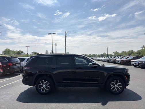 Diamond Black Crystal Pearlcoat 2025 Jeep Grand Cherokee L Limited
