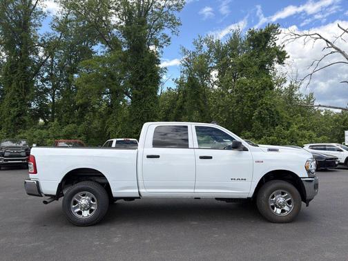 Bright White Clearcoat 2022 RAM 2500 Tradesman Crew Cab 4x4 6'4' Box
