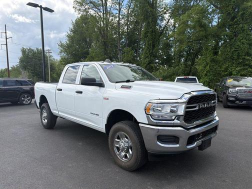 Bright White Clearcoat 2022 RAM 2500 Tradesman Crew Cab 4x4 6'4' Box