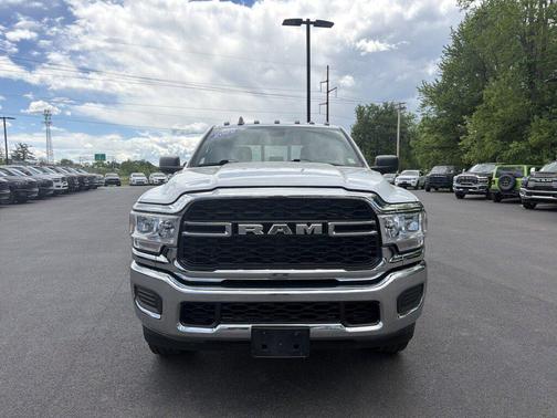 Bright White Clearcoat 2022 RAM 2500 Tradesman Crew Cab 4x4 6'4' Box