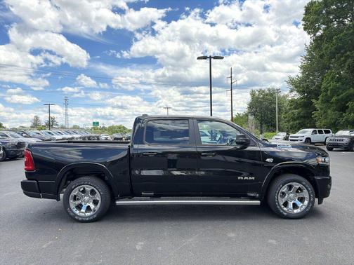 Diamond Black Crystal Pearlcoat 2026 RAM 1500 Big Horn/Lone Star