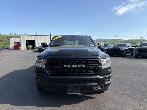 Diamond Black Crystal Pearlcoat 2023 RAM 1500 Big Horn/Lone Star