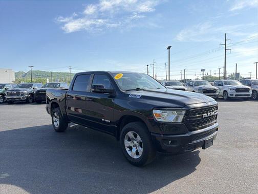 Diamond Black Crystal Pearlcoat 2023 RAM 1500 Big Horn/Lone Star