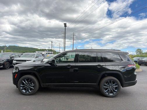 Diamond Black Crystal Pearlcoat 2026 Jeep Grand Cherokee L 85th Anniversary Edition 4x4