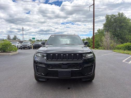 Diamond Black Crystal Pearlcoat 2026 Jeep Grand Cherokee L 85th Anniversary Edition 4x4