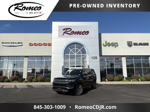 Diamond Black Crystal Pearlcoat 2023 Jeep Grand Wagoneer 4x4