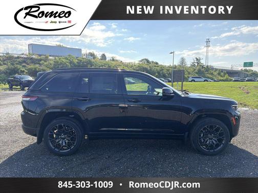 diamond black crystal pearlcoat 2026 Jeep Grand Cherokee Summit