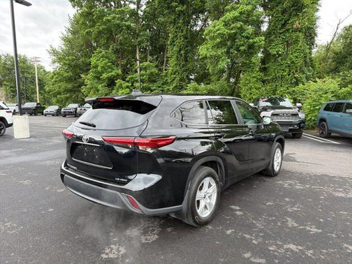 Midnight Black Metallic 2023 Toyota Highlander LE