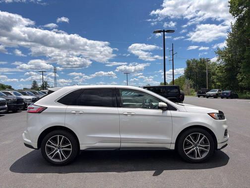 White Platinum Clearcoat Metallic 2019 Ford Edge Titanium