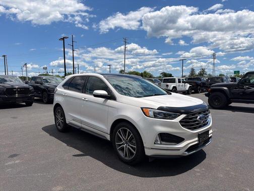 White Platinum Clearcoat Metallic 2019 Ford Edge Titanium