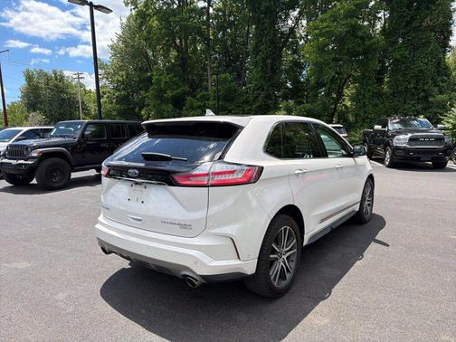 White Platinum Clearcoat Metallic 2019 Ford Edge Titanium