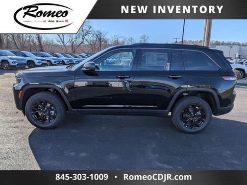 Diamond Black Crystal Pearlcoat 2026 Jeep Grand Cherokee Altitude