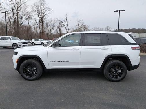 Bright White Clearcoat 2026 Jeep Grand Cherokee Altitude