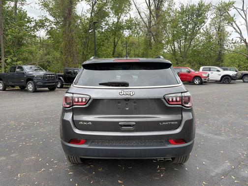 Granite Crystal Metallic Clearcoat 2022 Jeep Compass Limited