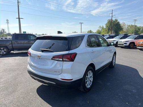 Iridescent Pearl Tricoat 2022 Chevrolet Equinox 1LT