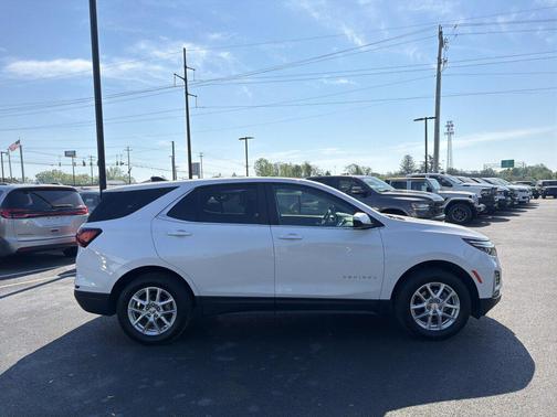 Iridescent Pearl Tricoat 2022 Chevrolet Equinox 1LT