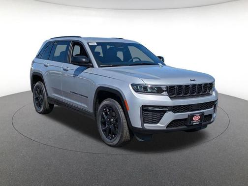 Silver Zynith 2026 Jeep Grand Cherokee Altitude