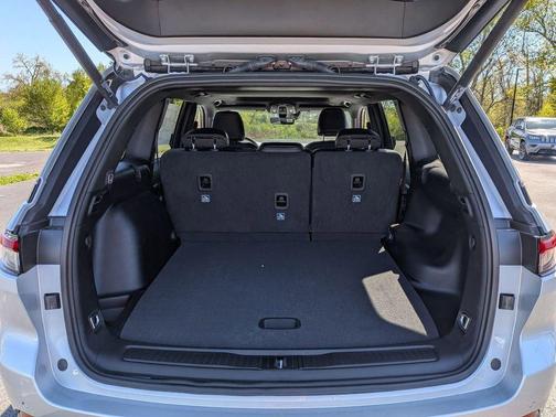 Silver Zynith 2026 Jeep Grand Cherokee Altitude