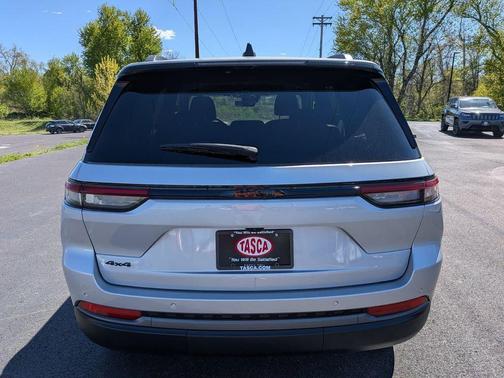 Silver Zynith 2026 Jeep Grand Cherokee Altitude