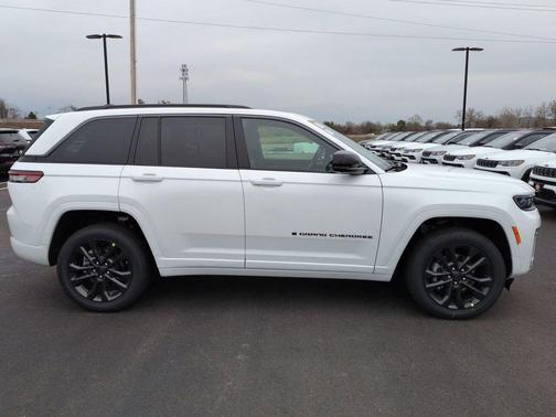 Bright White Clearcoat 2026 Jeep Grand Cherokee Limited