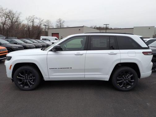 Bright White Clearcoat 2026 Jeep Grand Cherokee Limited