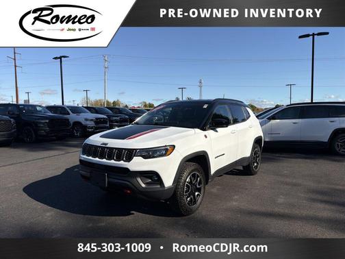 Bright White Clearcoat 2025 Jeep Compass Trailhawk