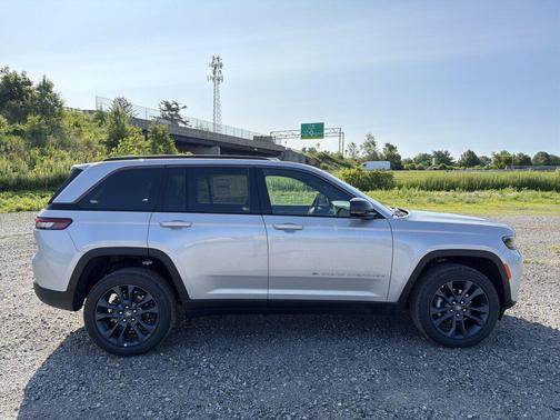 Silver Zynith 2026 Jeep Grand Cherokee 85th Anniversay Edition 4x4