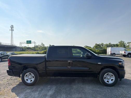 Diamond Black Crystal Pearlcoat 2026 RAM 1500 Tradesman